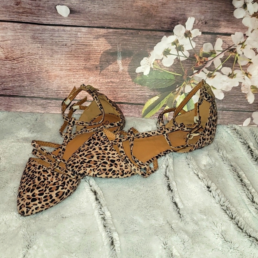 Quaid leopard strapy flats with zipper